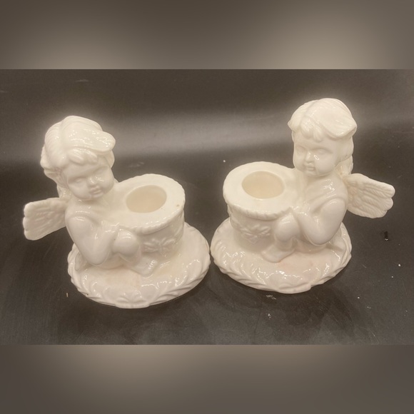Vntg 5’ porcelain cherub angel figurine candlestick holder set 3.5’ round base - Picture 8 of 11